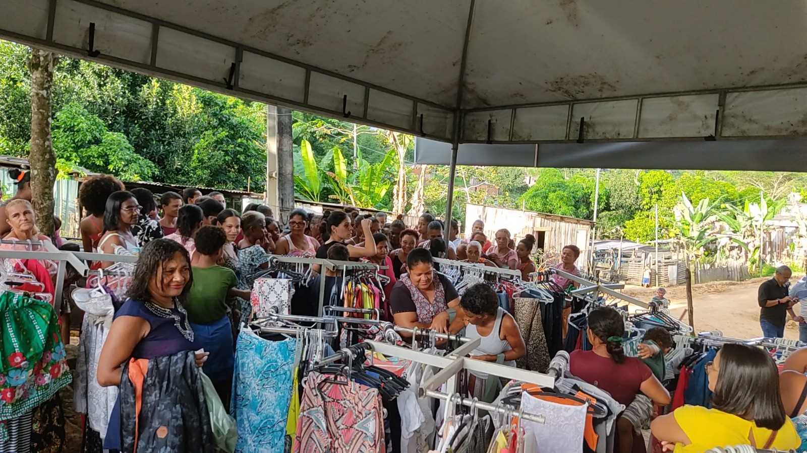 Camacã: Prefeitura homenageia as Mães da Portelinha I através do Projeto Brechó Solidário.
